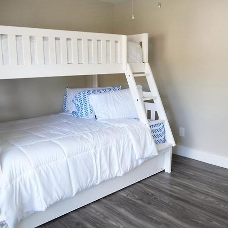 Hosting New Villa Тампа Екстериор снимка