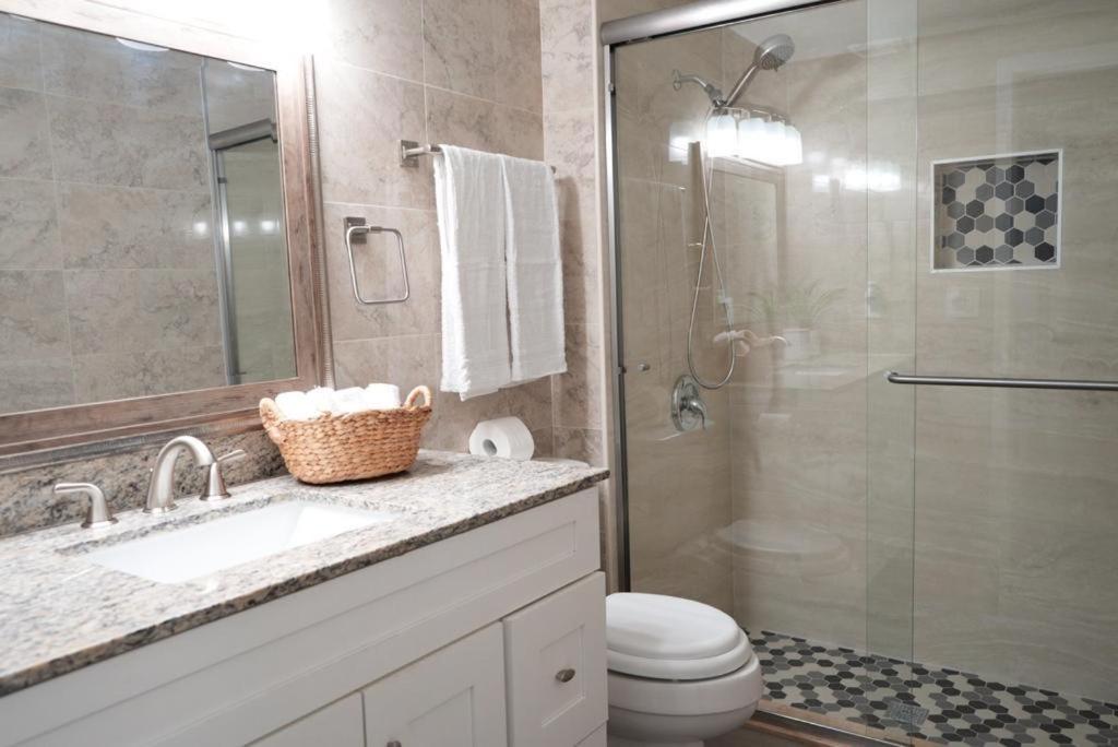 Hosting New Villa Тампа Екстериор снимка
